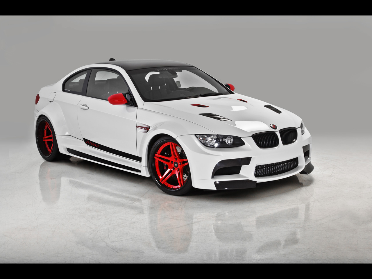 2011-Vorsteiner-BMW-GTRS3-Front-And-Side-2-1280x960